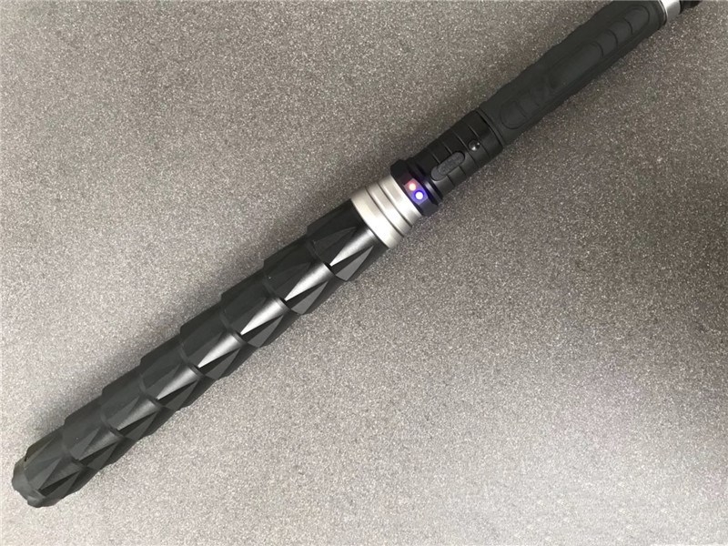 个人能否持有电棍？持有电棍违法吗？